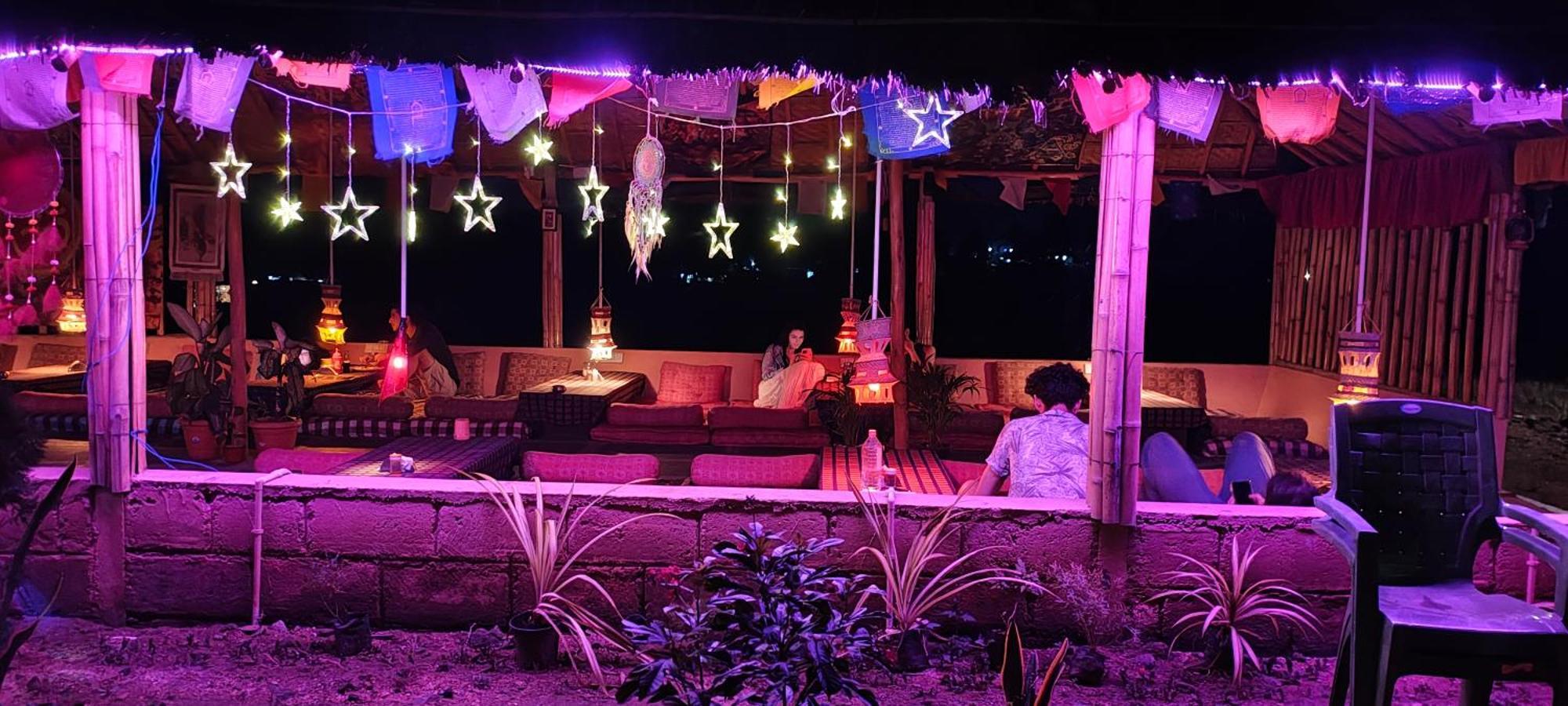 Om Shanti Om Home Stay & Cafe Hampi Exterior foto